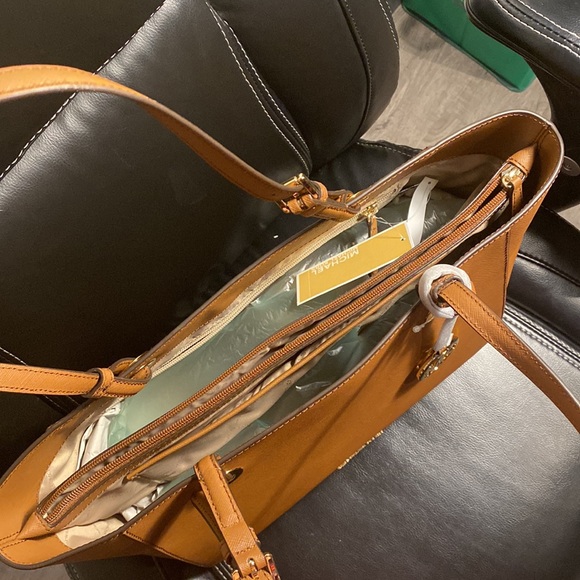 Michael Kors Walsh Medium Luggage Tote bag - Picture 3 of 3